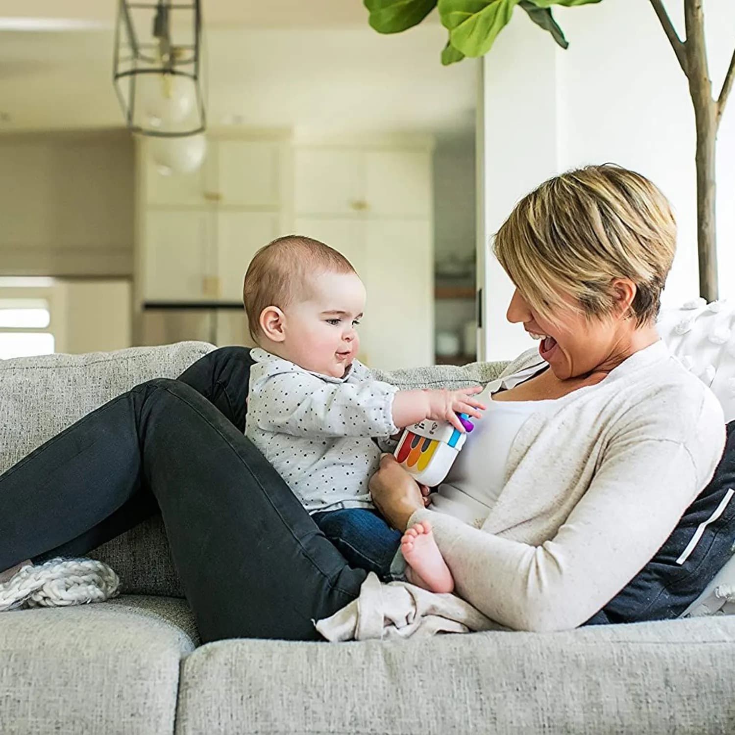 Музыкальная игрушка мини пианино волшебное прикосновение  HAPE