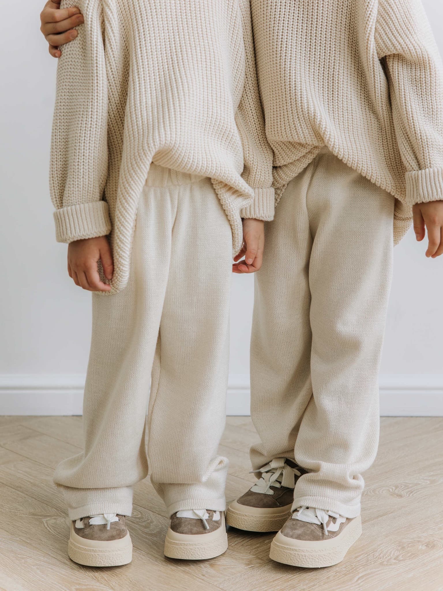 Широкие вязаные брюки, Молоко