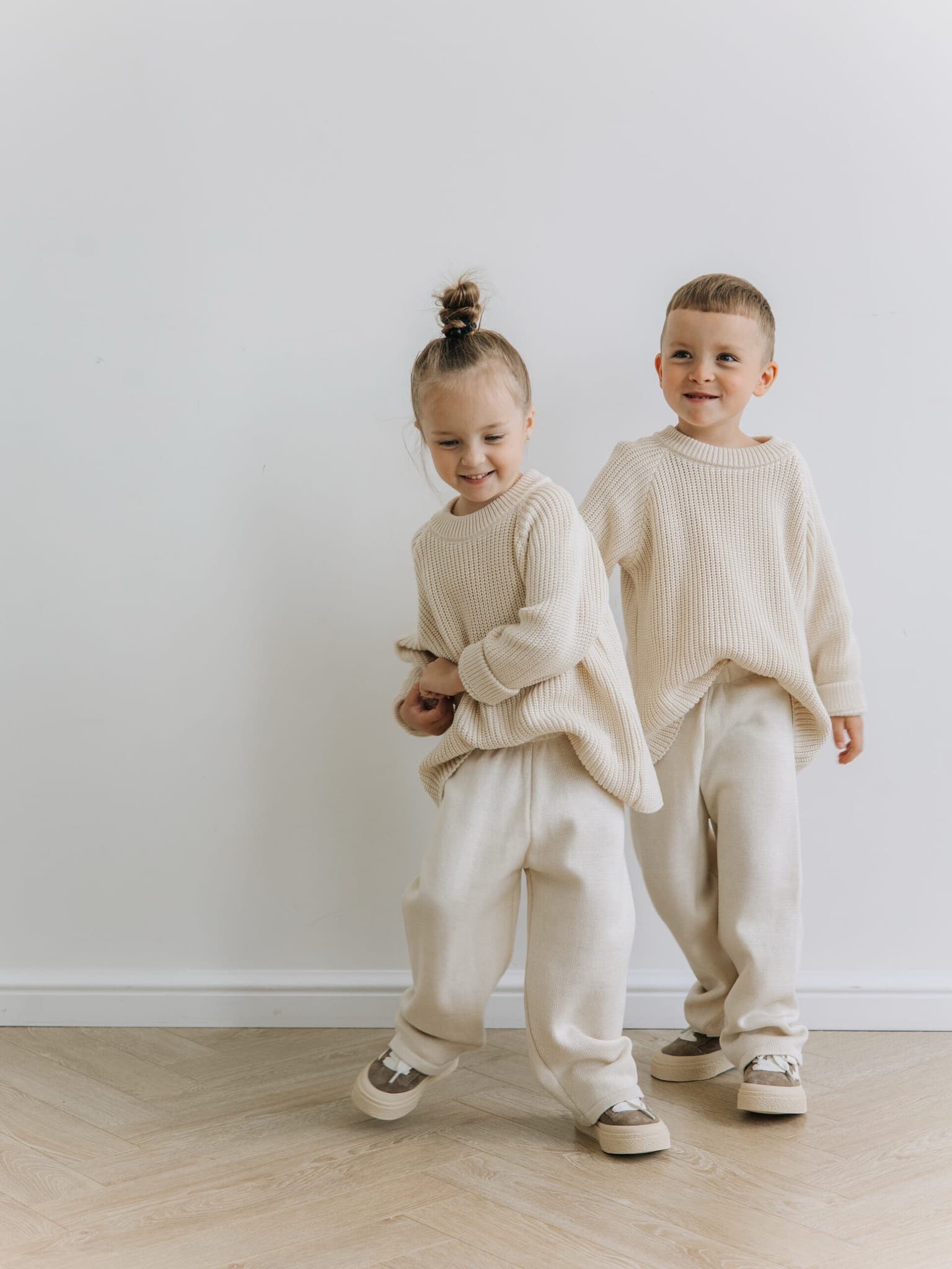 Широкие вязаные брюки, Молоко