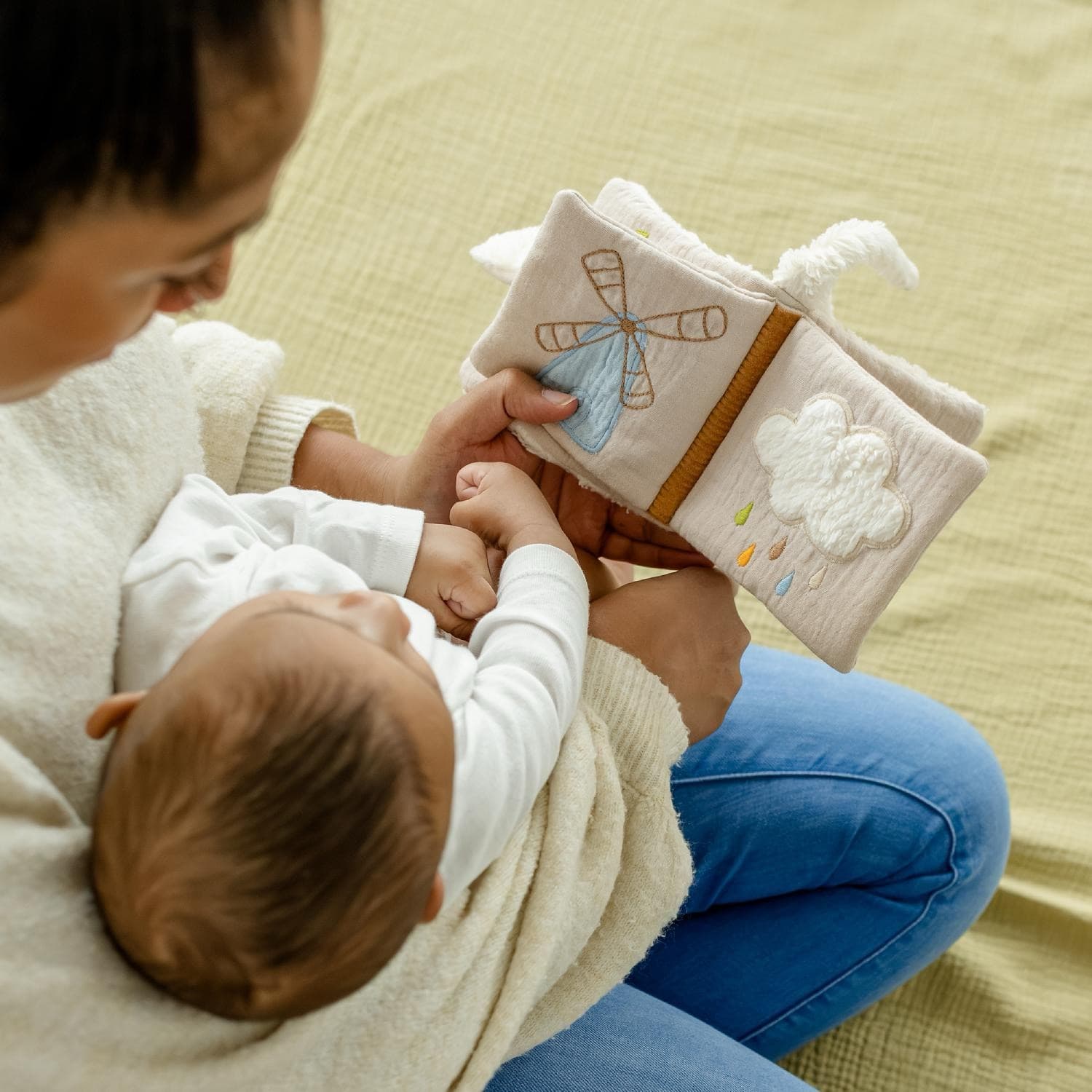 Мягкая игрушка-книжка с подвесом Овечка