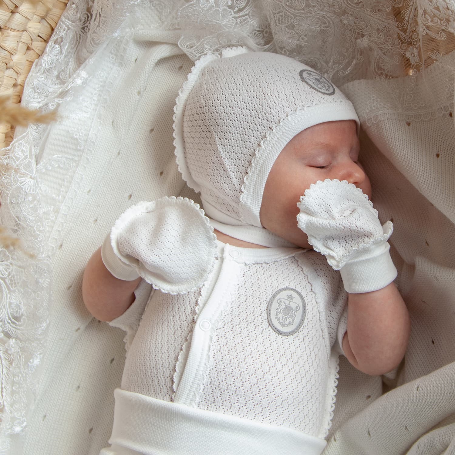 Чепчик, Экрю