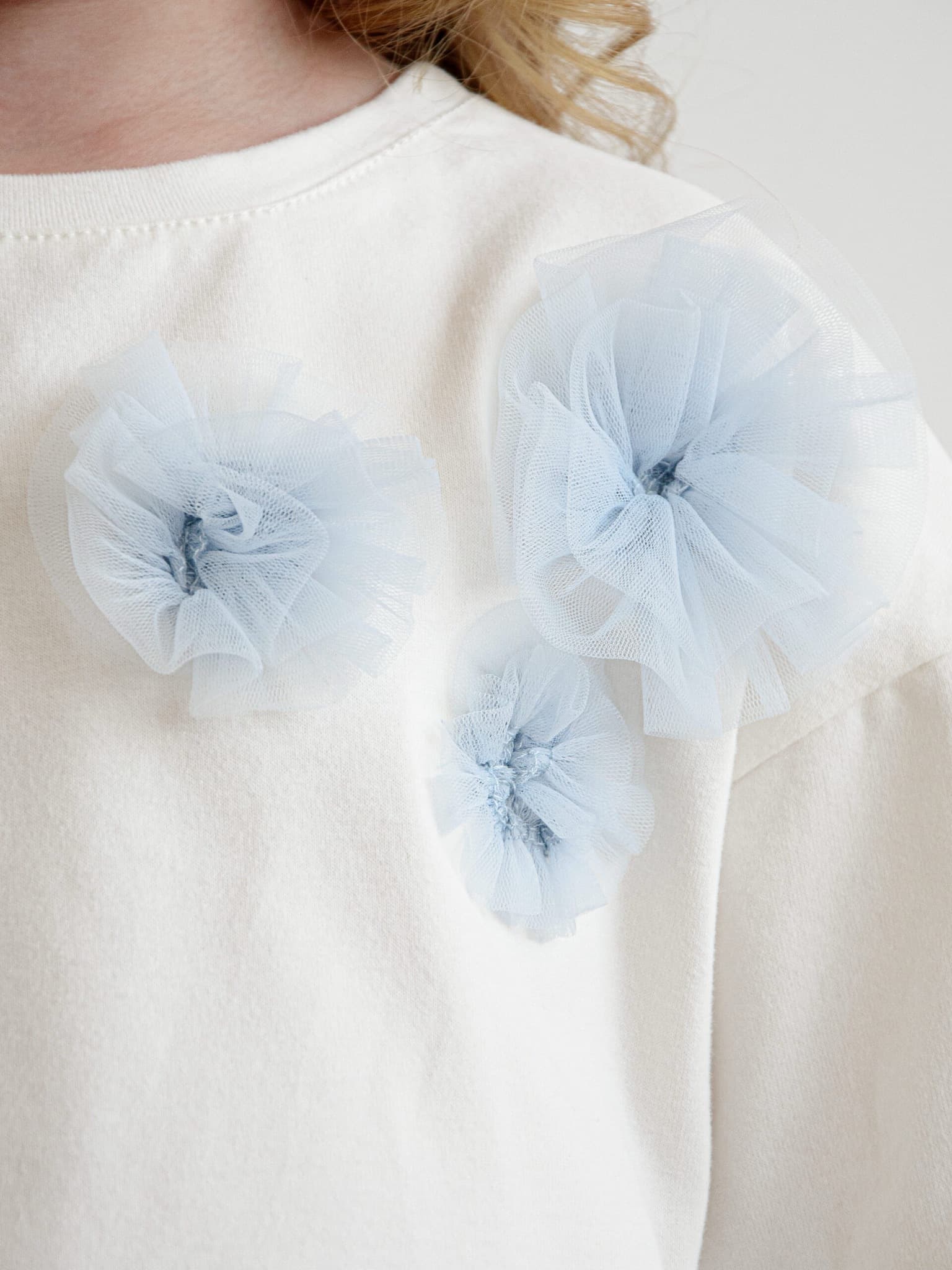 Футболка с цветами, Молоко