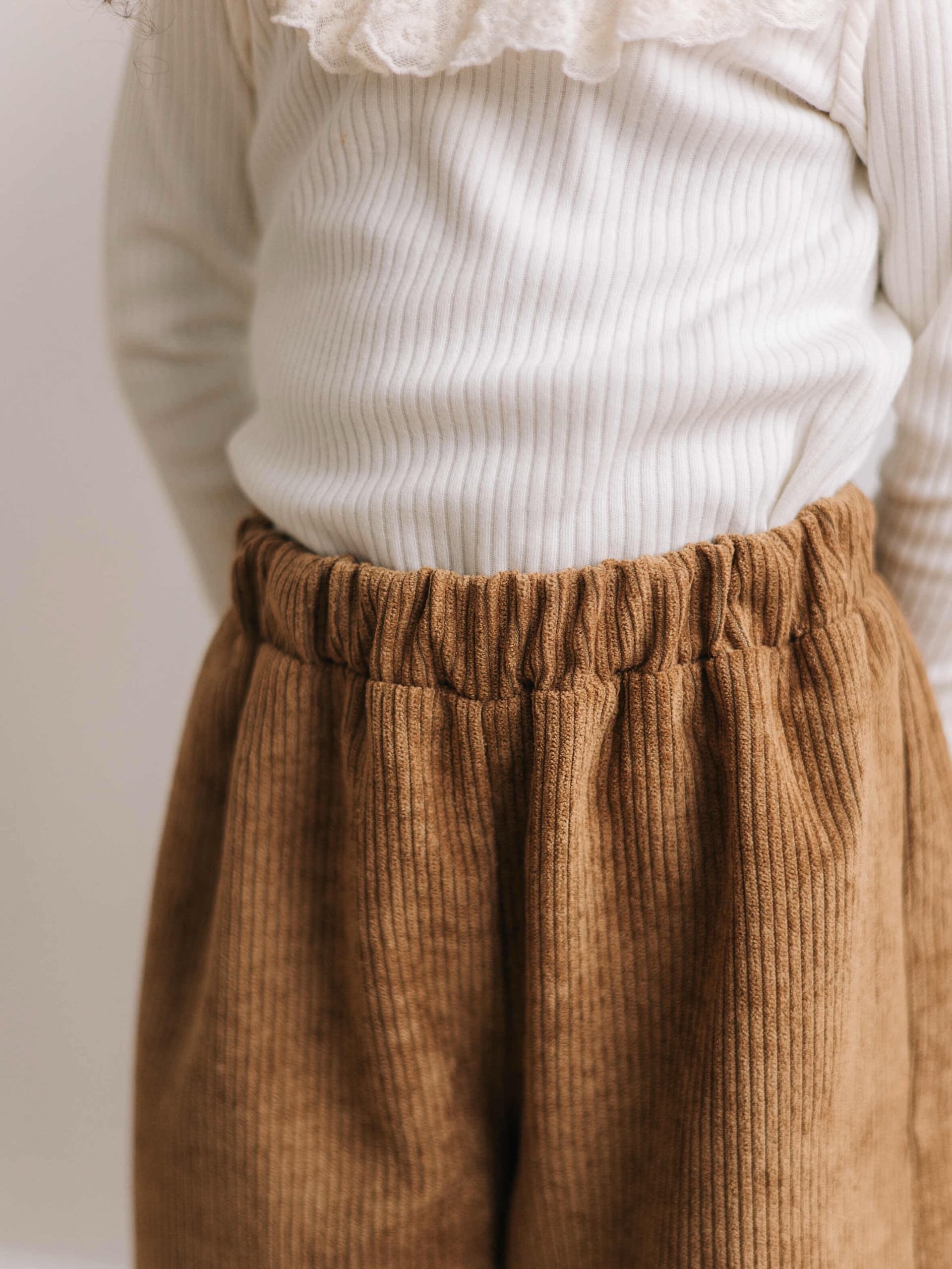 Вельветовые брюки с рюшками, Кэмел