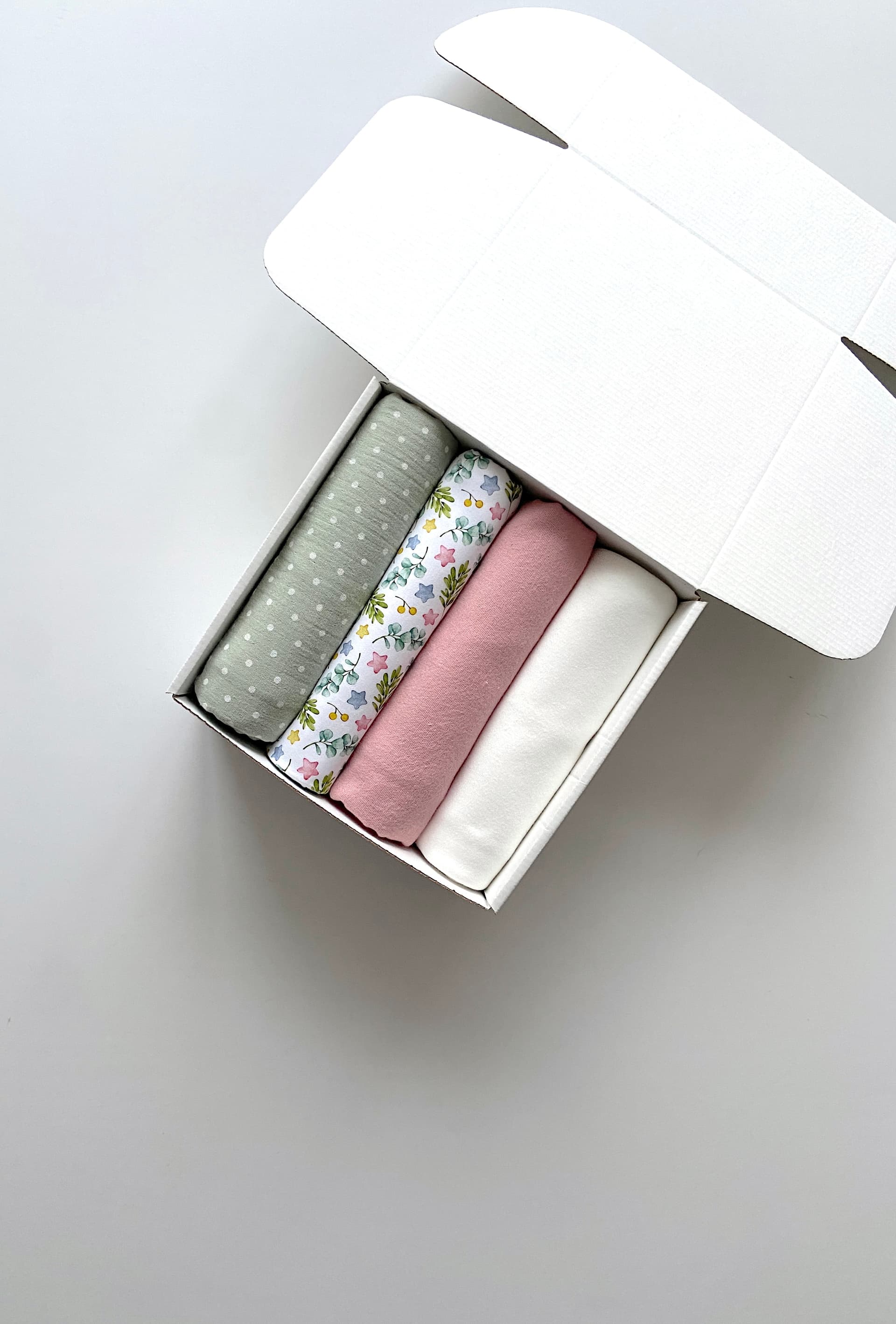 Набор пеленок "Веточки и звездочки M"