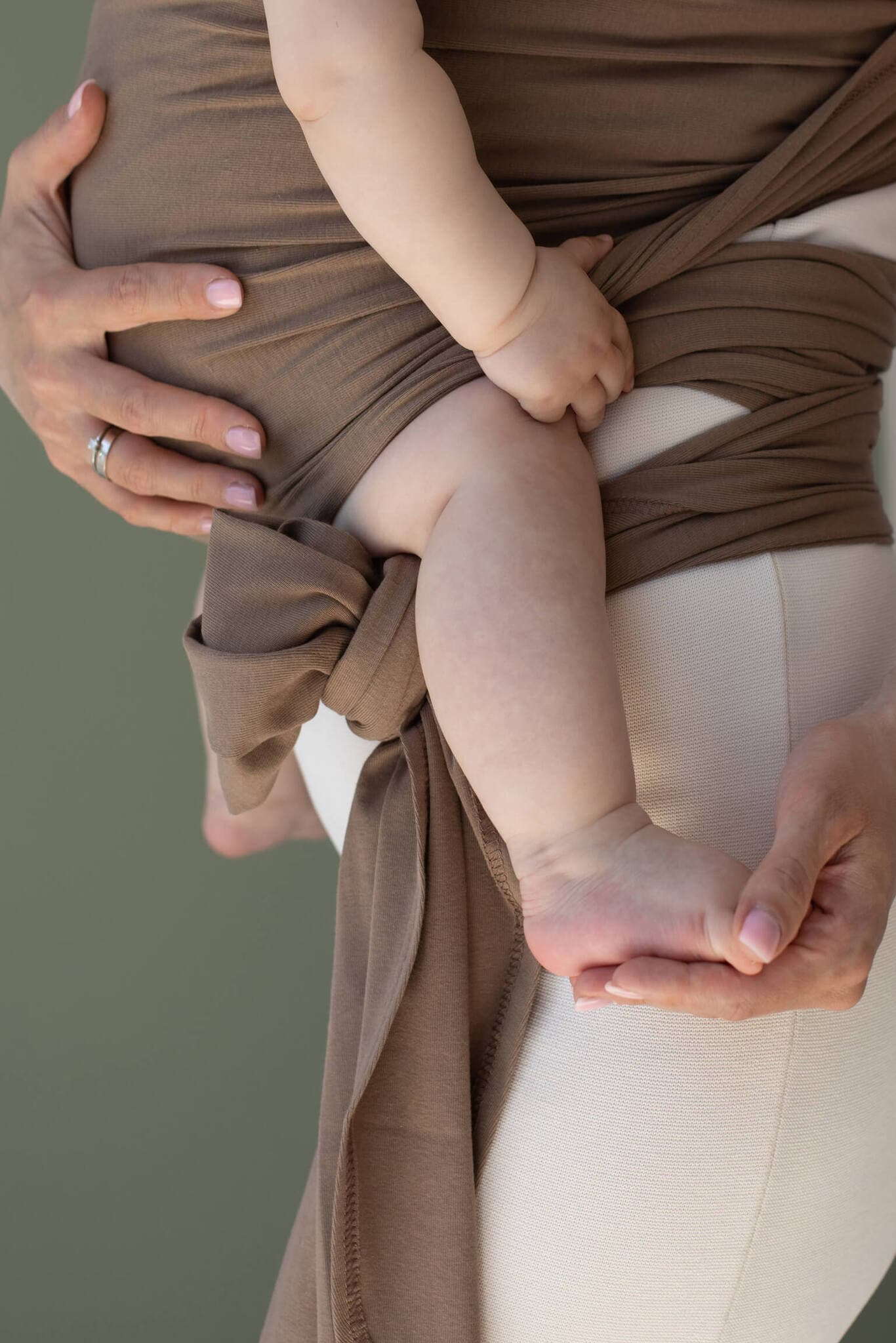 Трикотажный слинг-шарф, цвет кофе