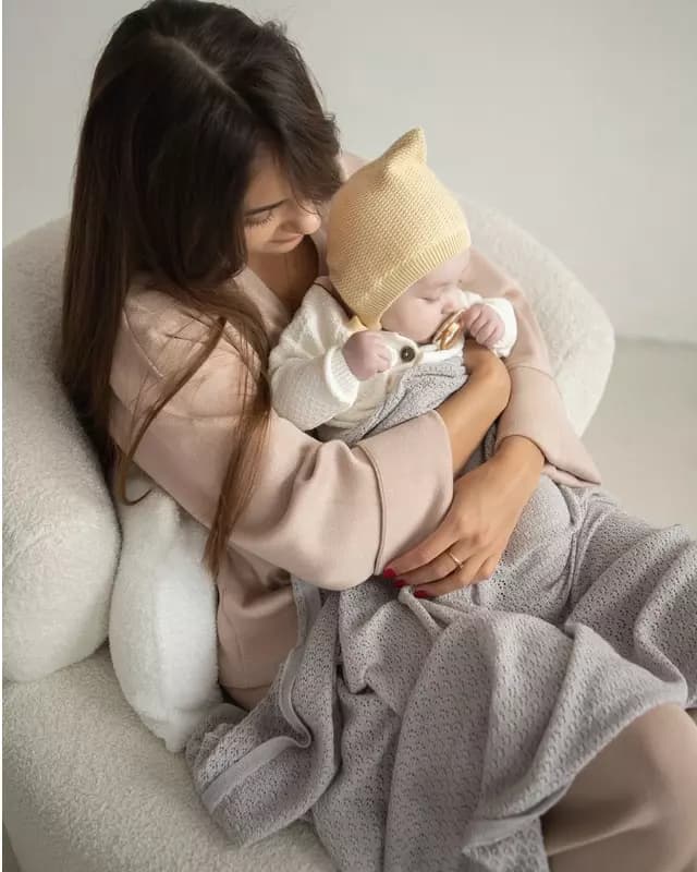 Плед-пелёнка ажурная Loomknits Светло-серый