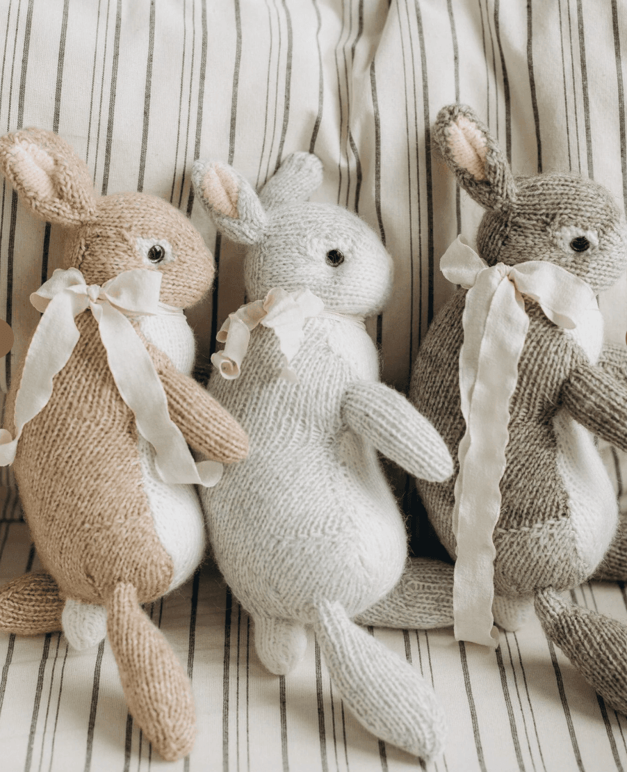 Заяц реалистичный, Серый