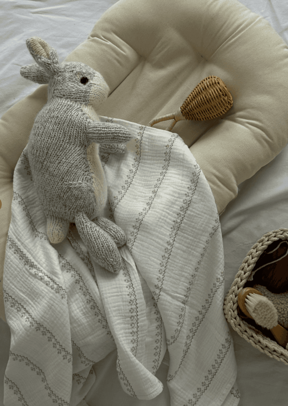 Заяц реалистичный, Серый