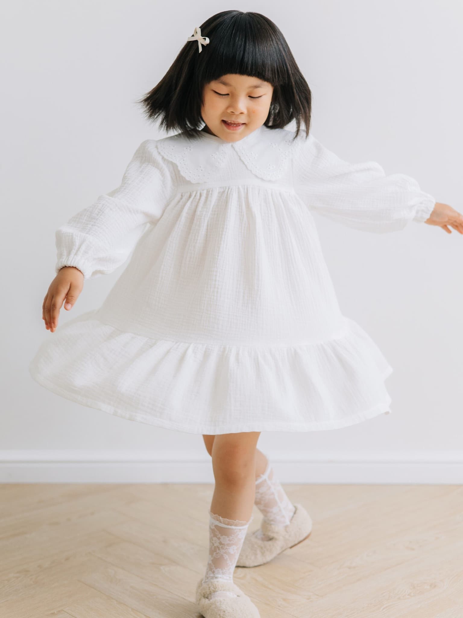 Платье с воротником из муслина, Молоко