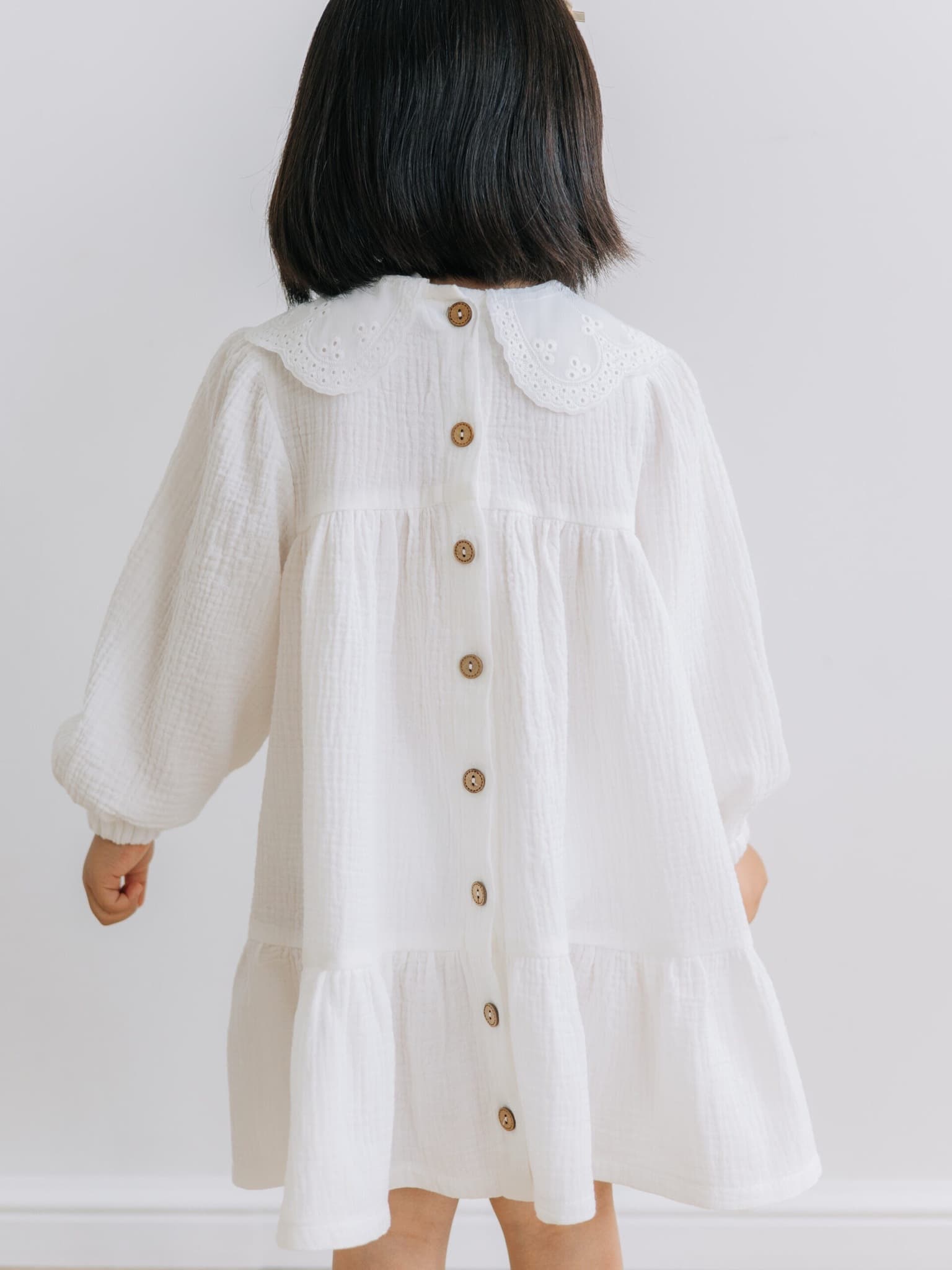 Платье с воротником из муслина, Молоко