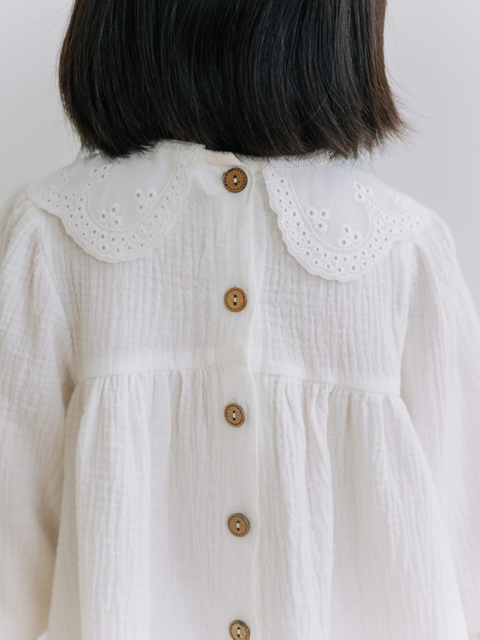 Платье с воротником из муслина, Молоко