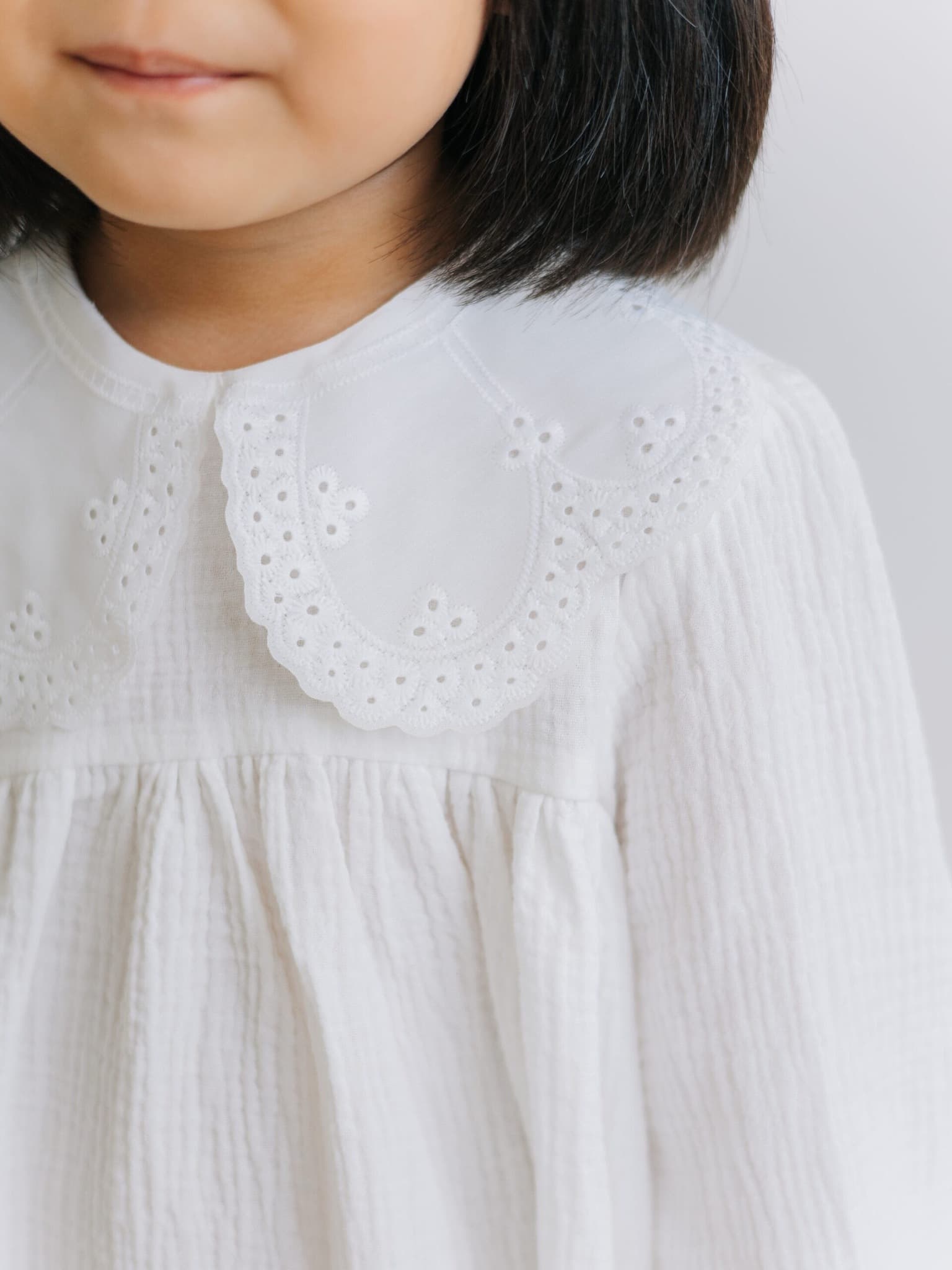 Платье с воротником из муслина, Молоко