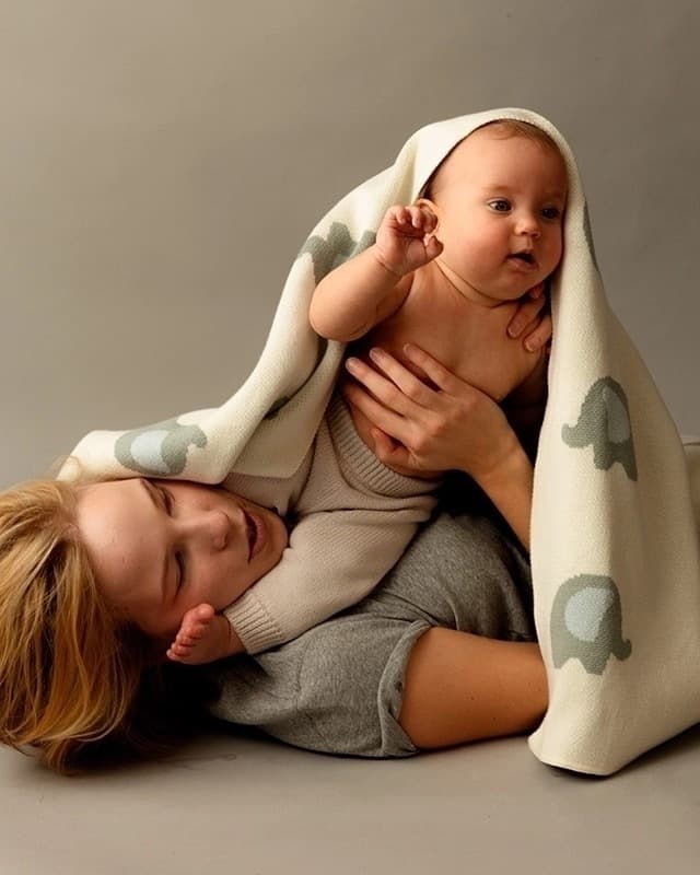 Плед детский Loomknits со слониками Мультиколор