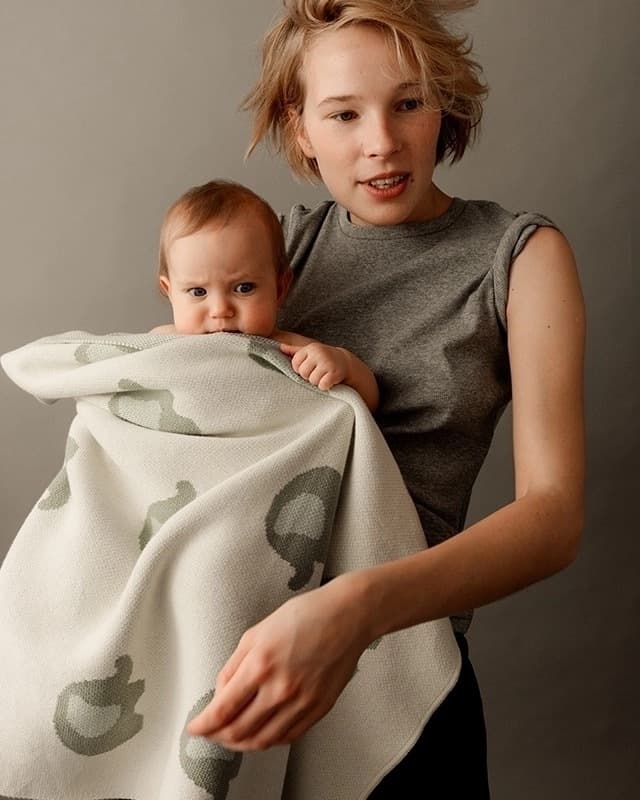 Плед детский Loomknits со слониками Мультиколор