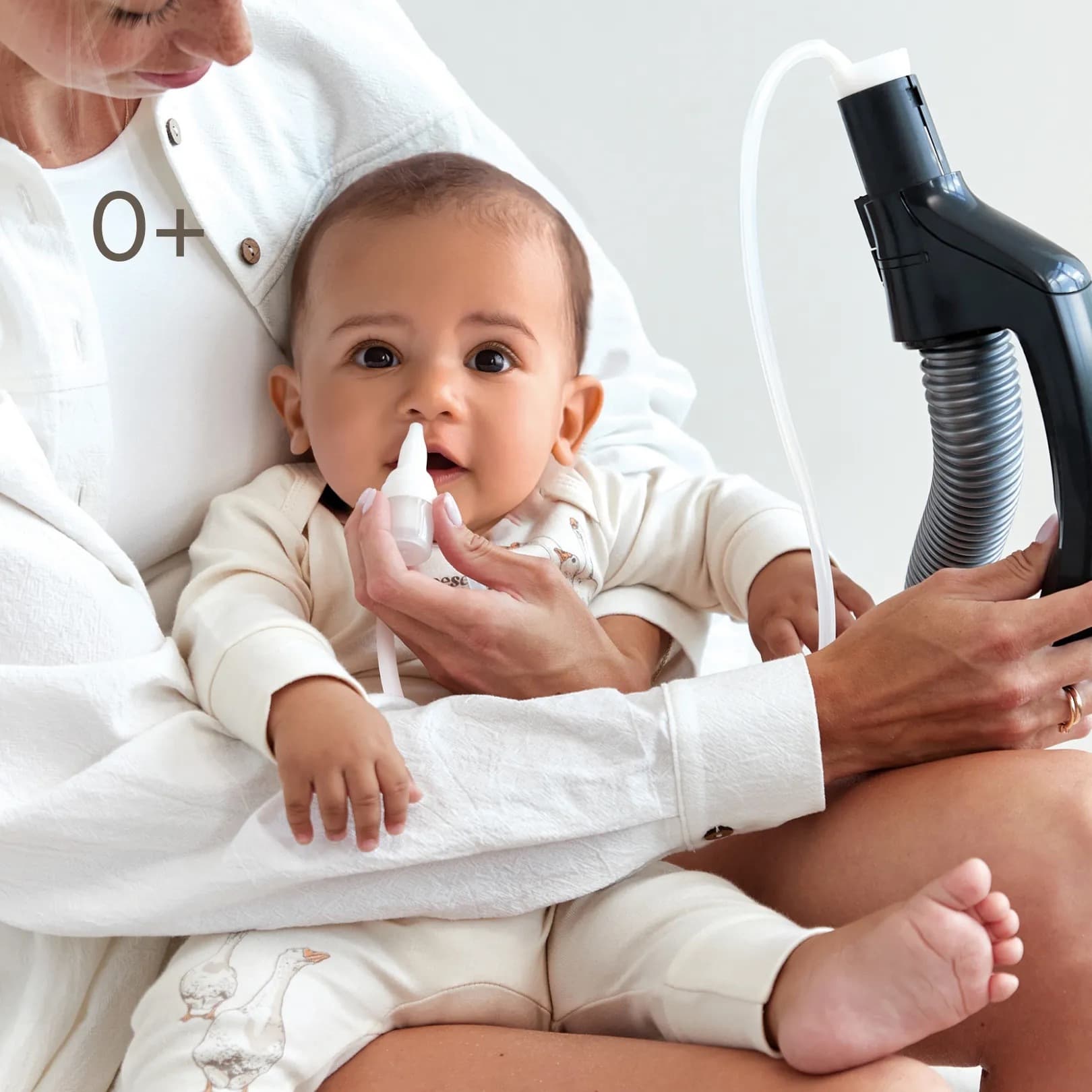 Назальный аспиратор в футляре и адаптер