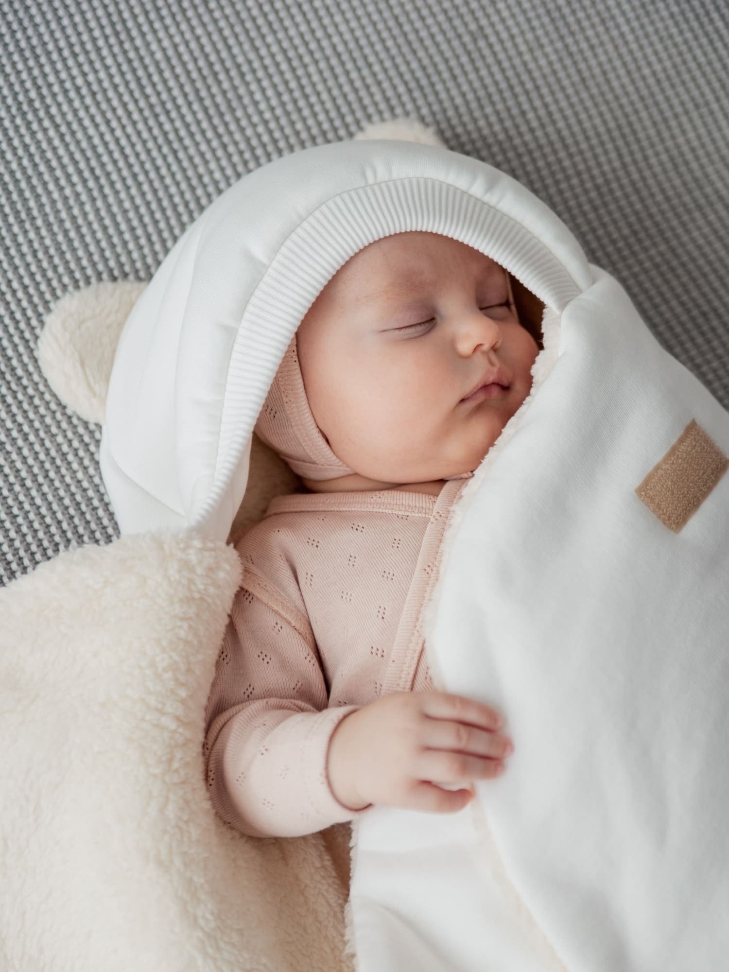 Конверт-звездочка "Молоко" с прорезями для ремней безопасности