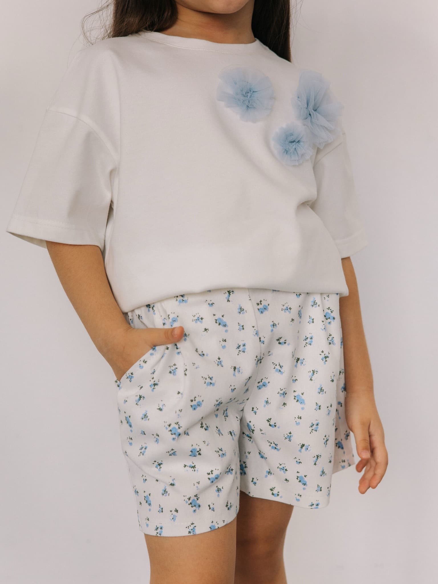 Шорты в голубой цветочек, Молоко