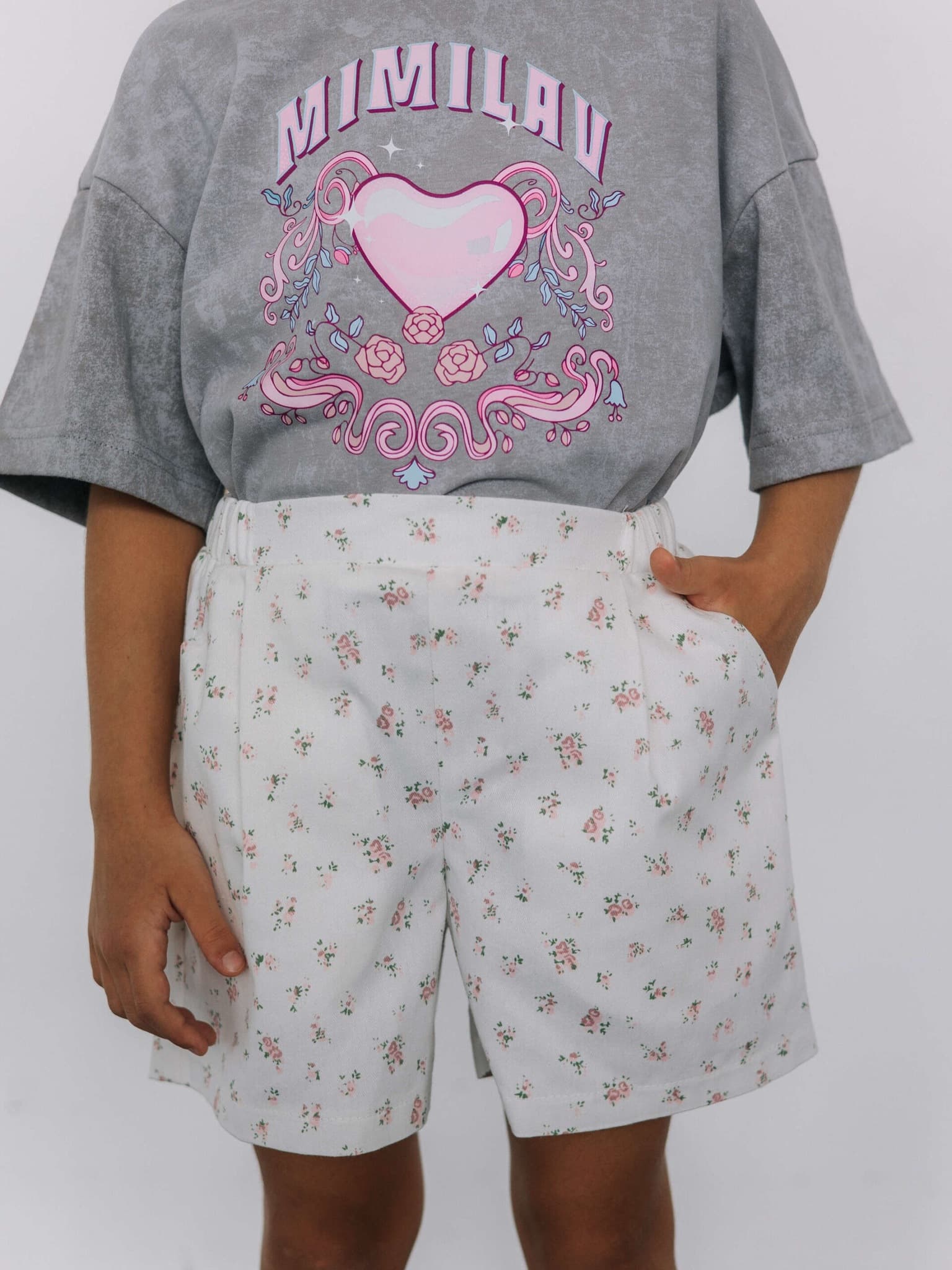 Шорты в розовый цветочек, Молоко