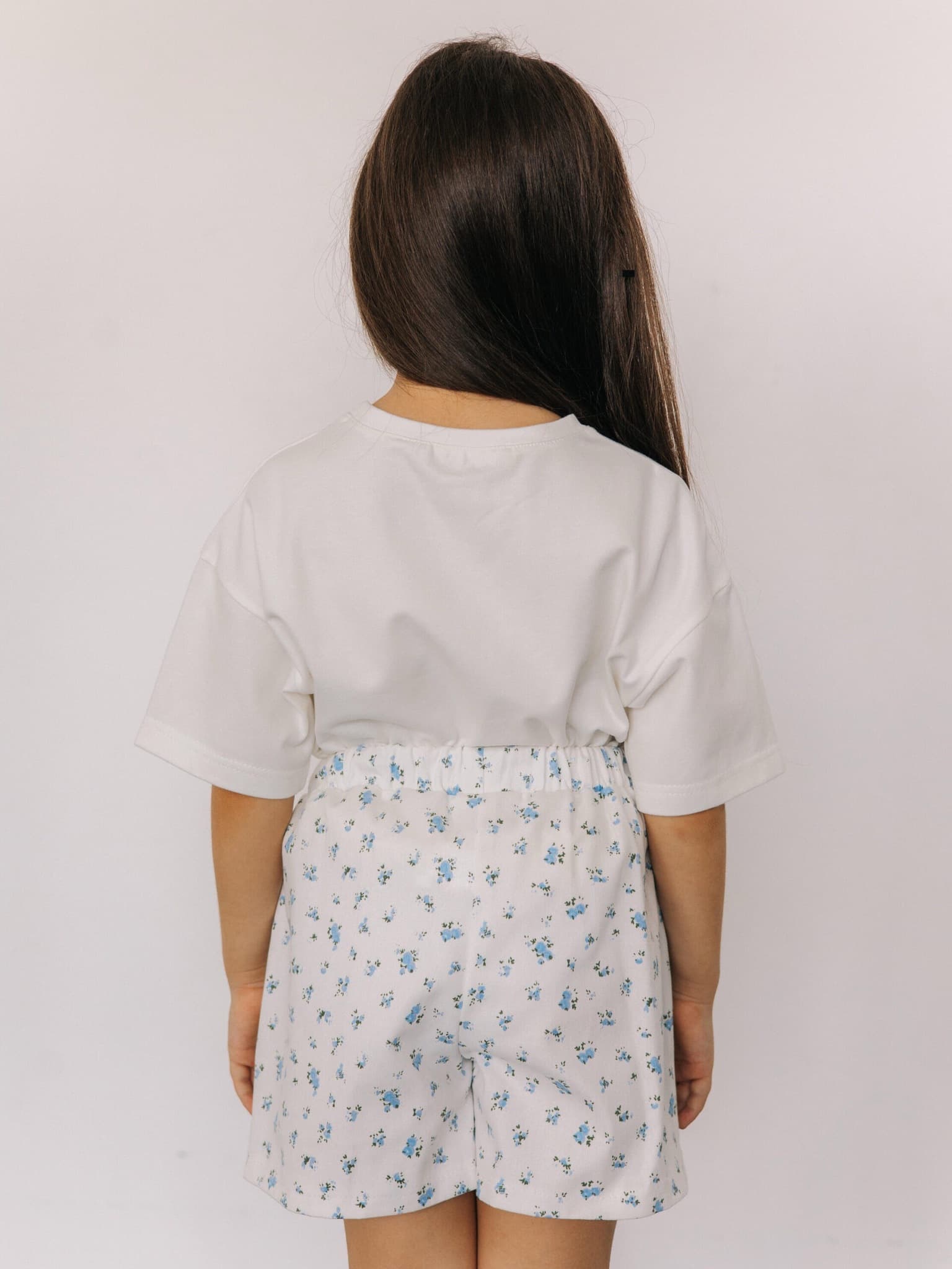 Шорты в голубой цветочек, Молоко