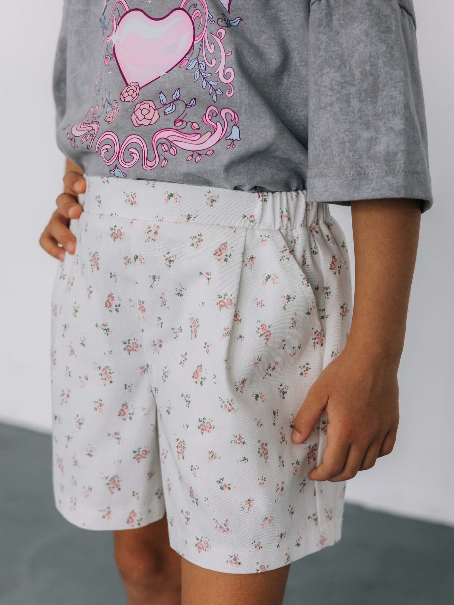 Шорты в розовый цветочек, Молоко