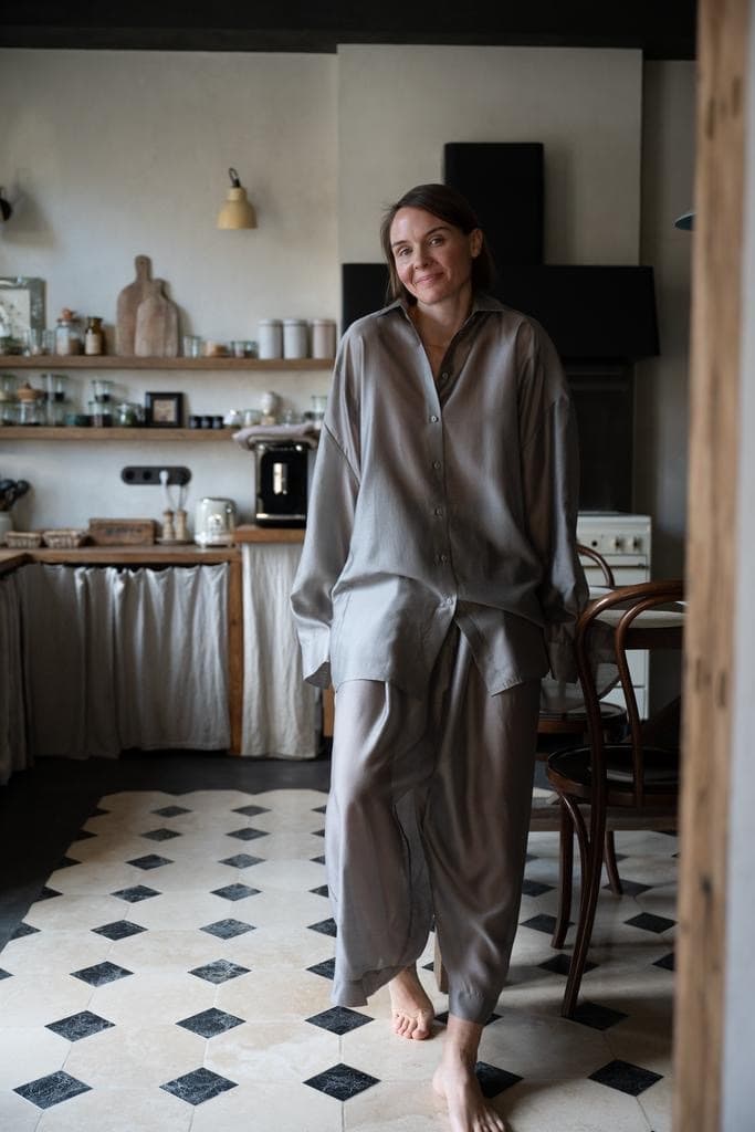 Костюм из вуали, Серый