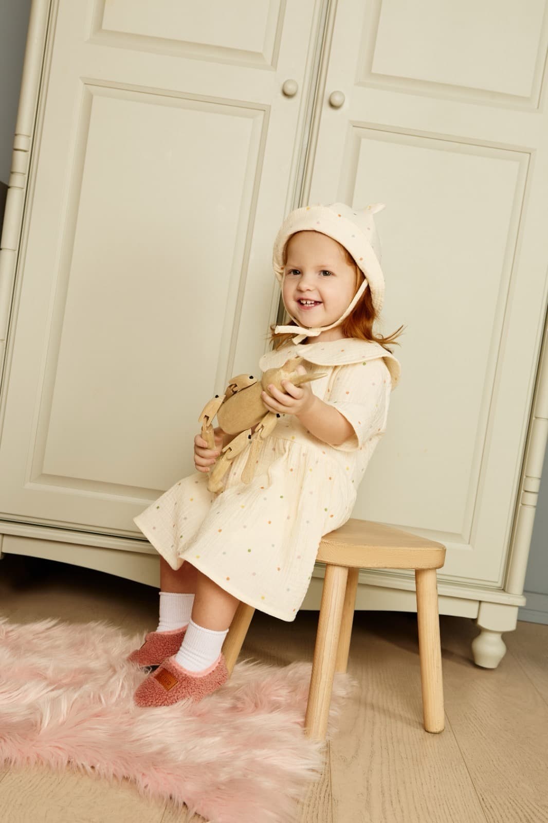 Панамка из муслина, Цветной горошек на молочном