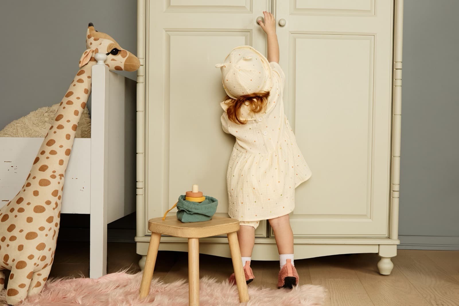 Панамка из муслина, Цветной горошек на молочном