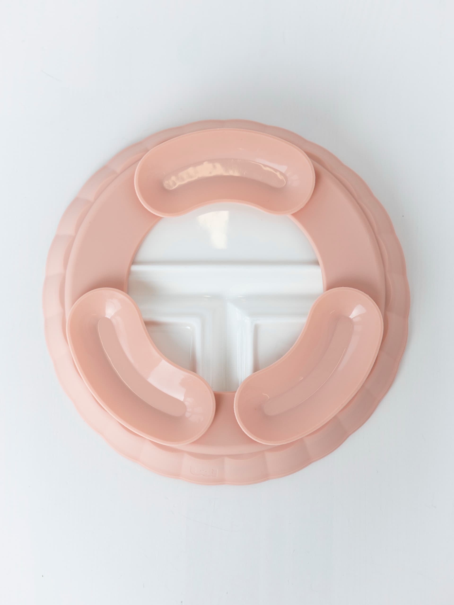 Фарфоровая тарелка секционная на силиконовой присоске, Cotton candy