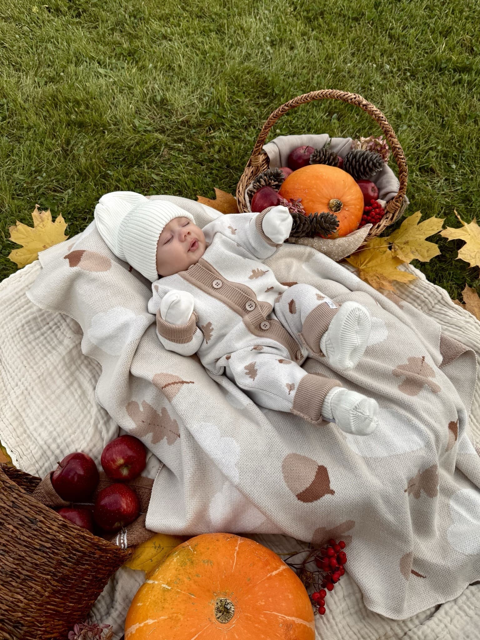 Комбинезон вязаный, Желуди