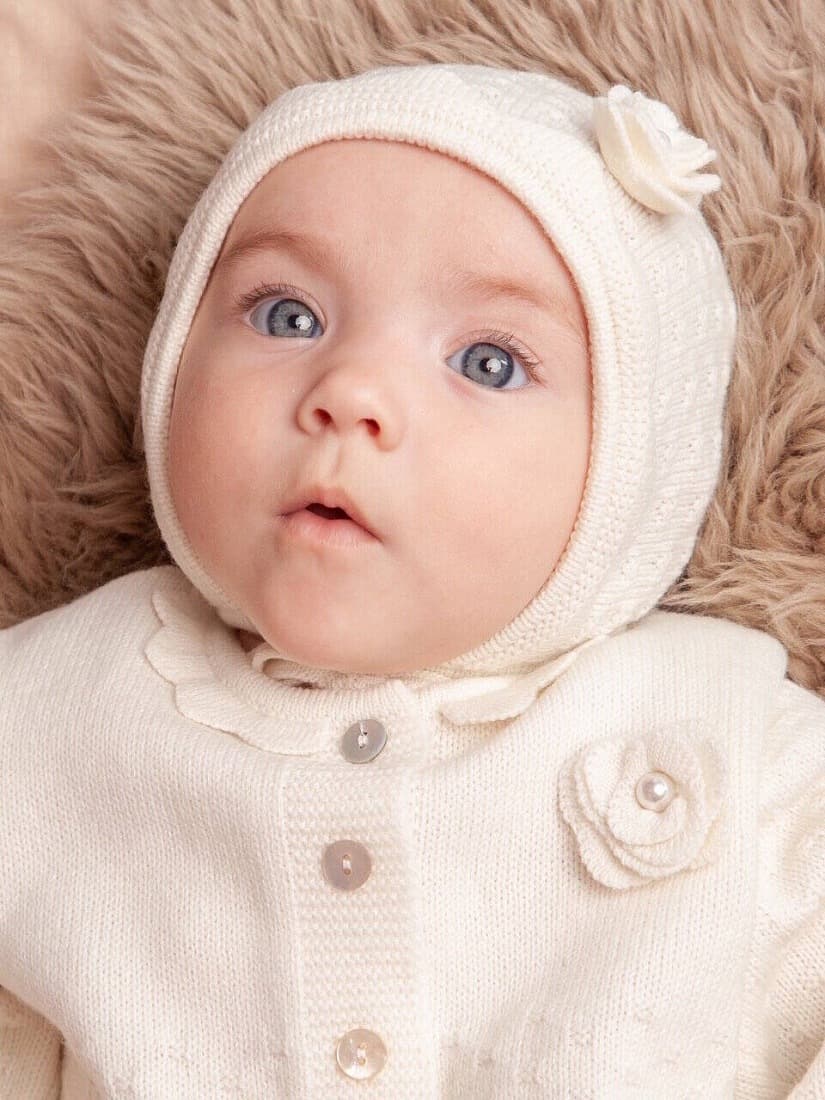 Шапочка с розой, Экрю