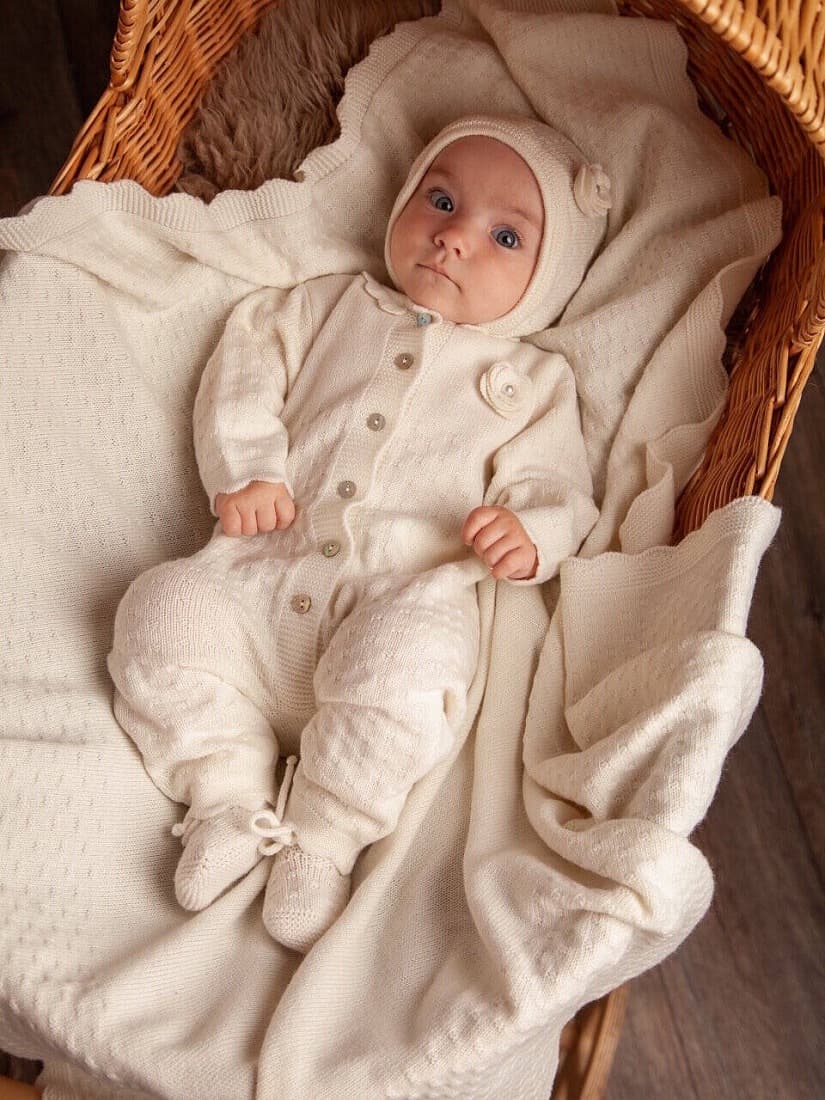 Шапочка с розой, Экрю