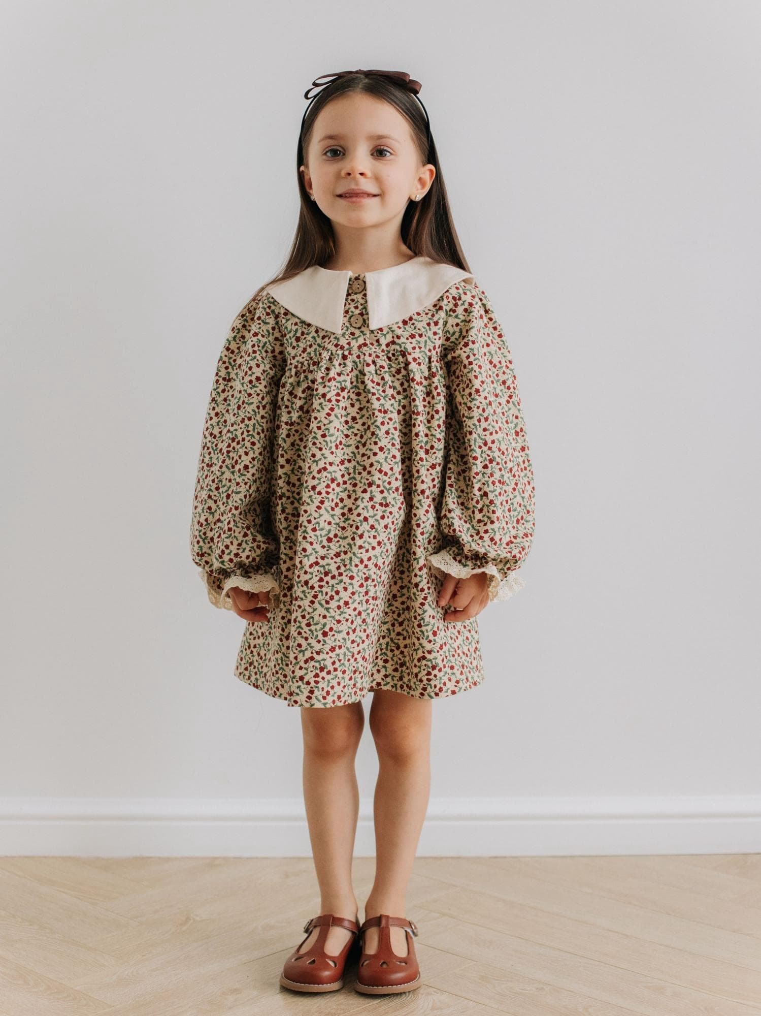 Платье с воротником в цветочек Бежевый