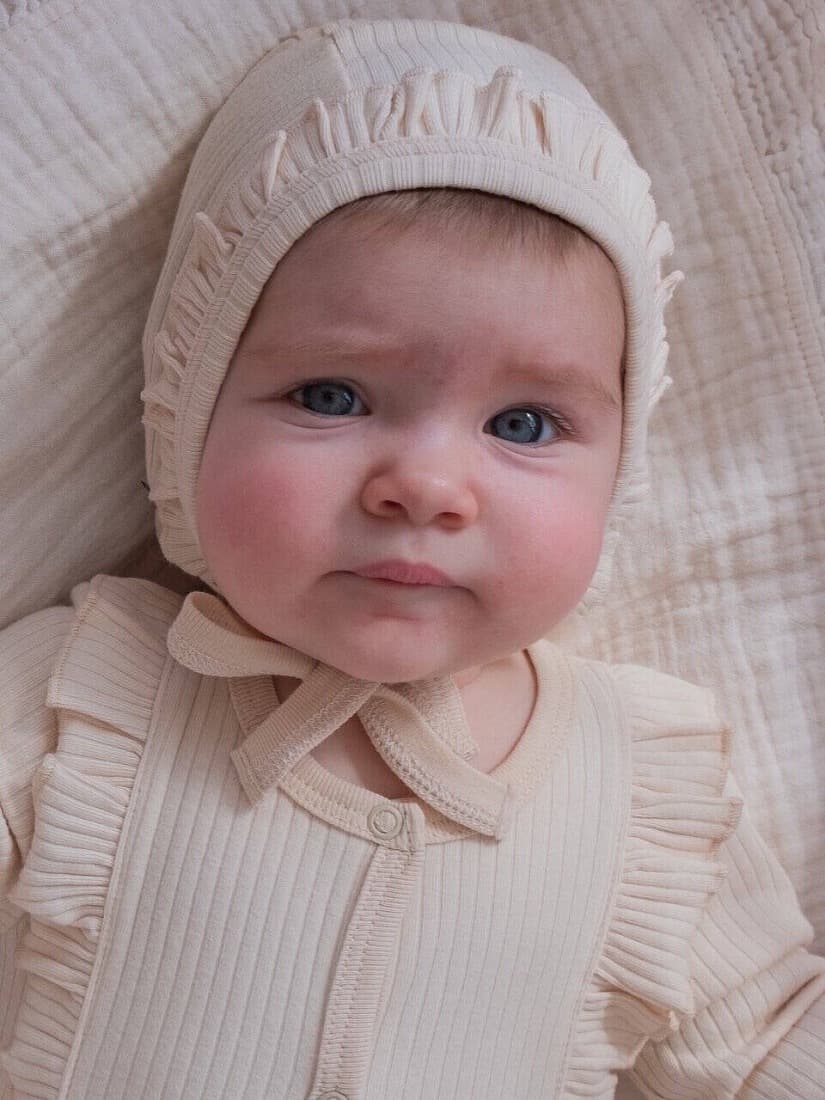 Чепчик в рубчик с рюшей, Натуральный