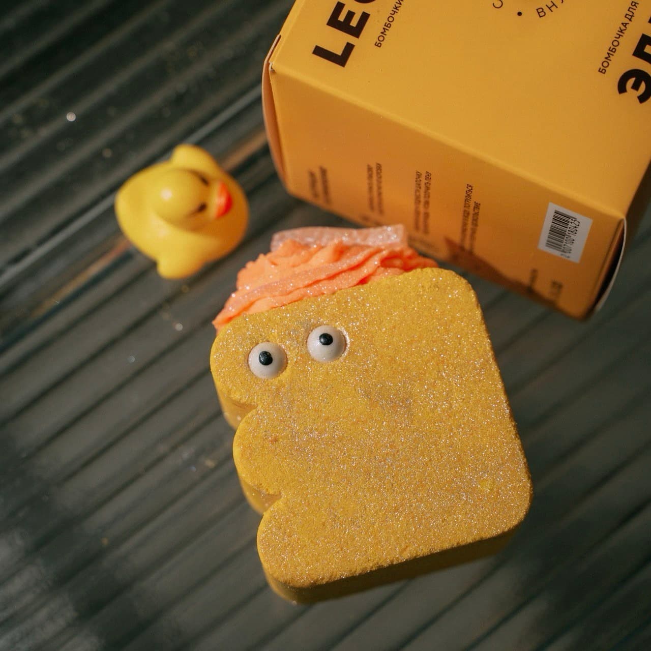 Бомбочка для ванны "Элли" с уточкой внутри, 250 г