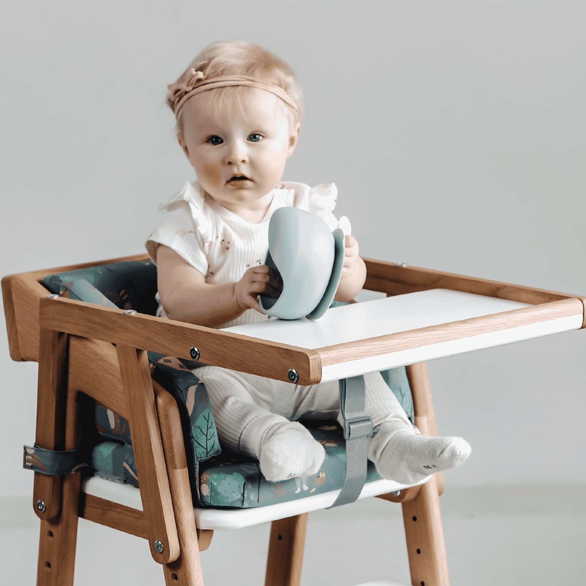 Растущий стул: натуральный дуб, белое сиденье