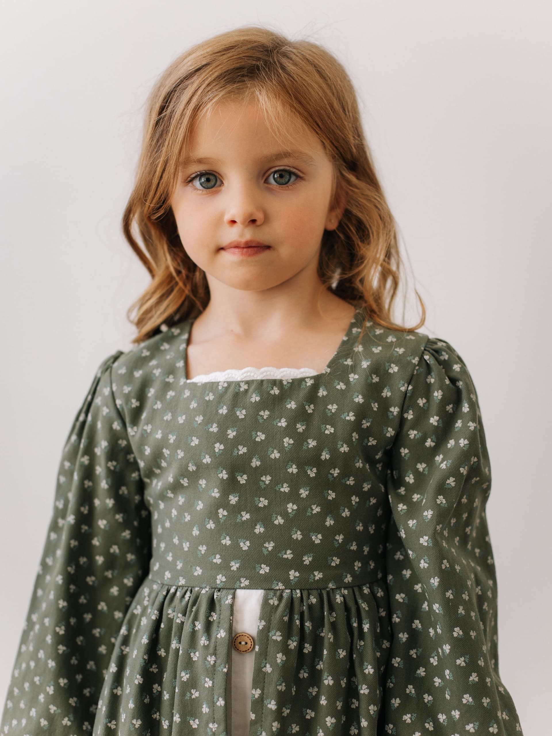 Платье с рюшами в цветочек, Зеленый